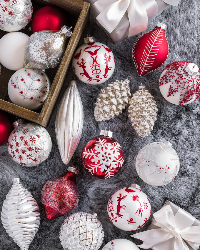 Kit 25 Enfeites para Árvore de Natal Vermelho, Branco e Prata – Coleção Inverno Clássico