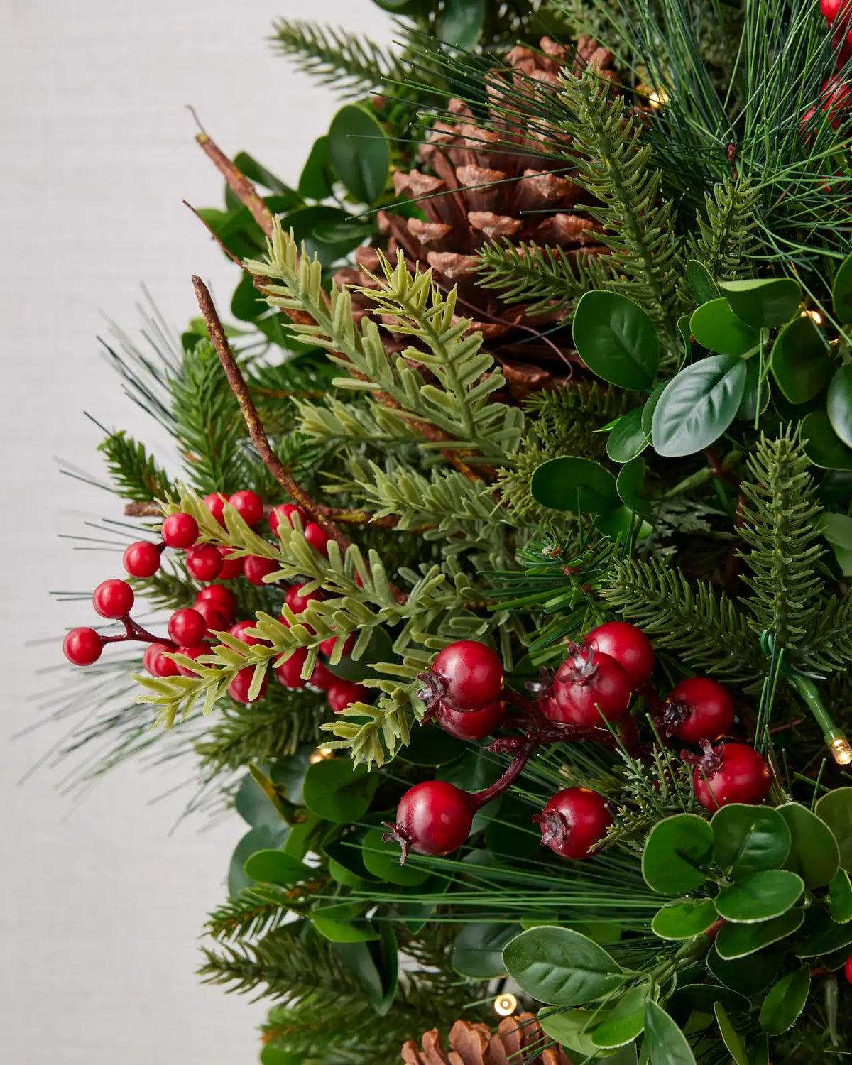 Guirlanda de Natal 90 cm com LED, Laço Bordô, Pinhas e Frutas Vermelhas